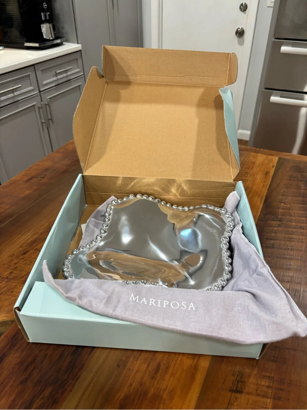 Mariposa String of Pearls Collection Small Oyster Server NIB
